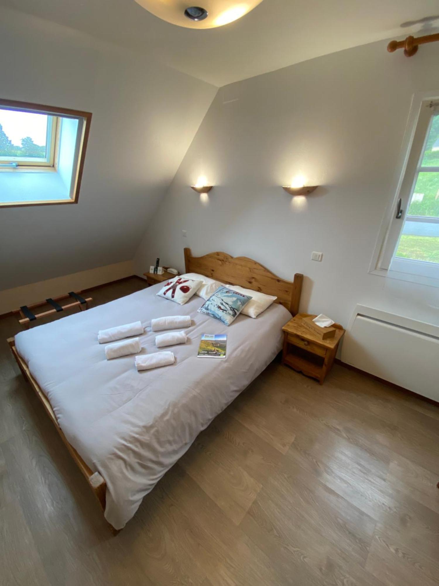 Logis Hotel Restaurant Auberge Du Bougnat Saint-Victor-la-Riviere 外观 照片