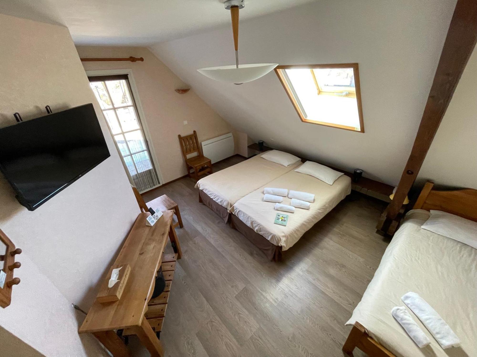 Logis Hotel Restaurant Auberge Du Bougnat Saint-Victor-la-Riviere 外观 照片