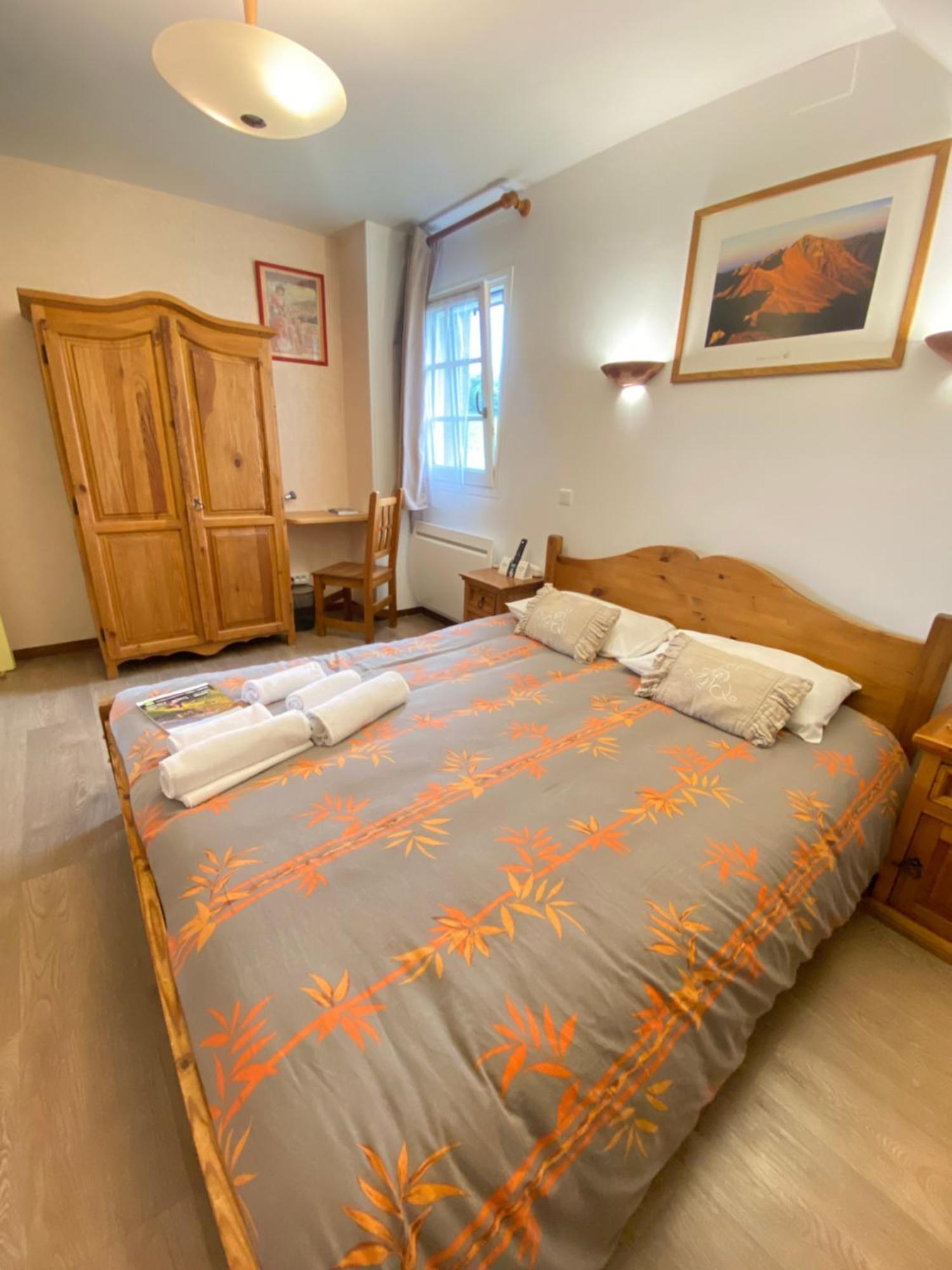 Logis Hotel Restaurant Auberge Du Bougnat Saint-Victor-la-Riviere 外观 照片