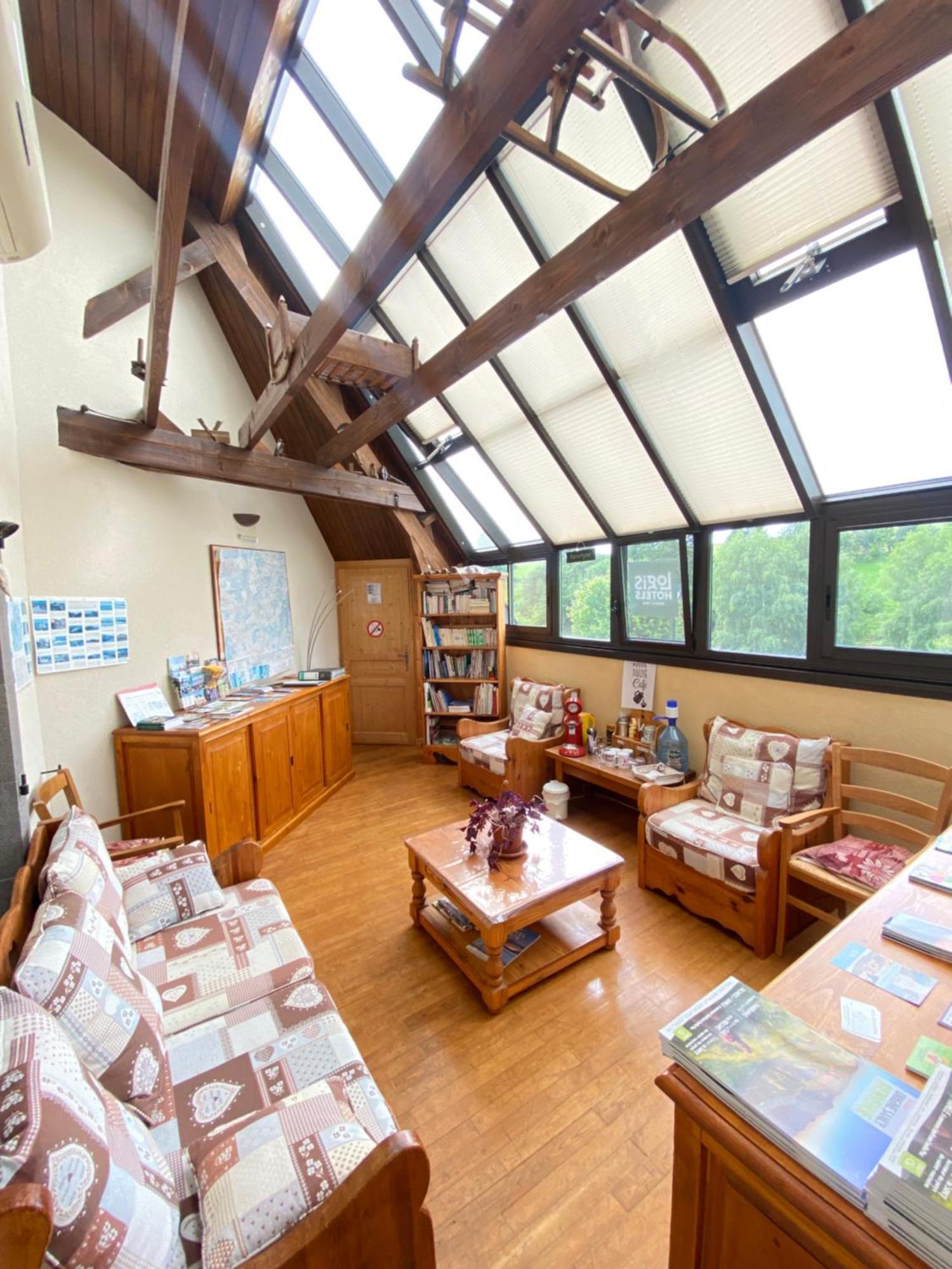 Logis Hotel Restaurant Auberge Du Bougnat Saint-Victor-la-Riviere 外观 照片