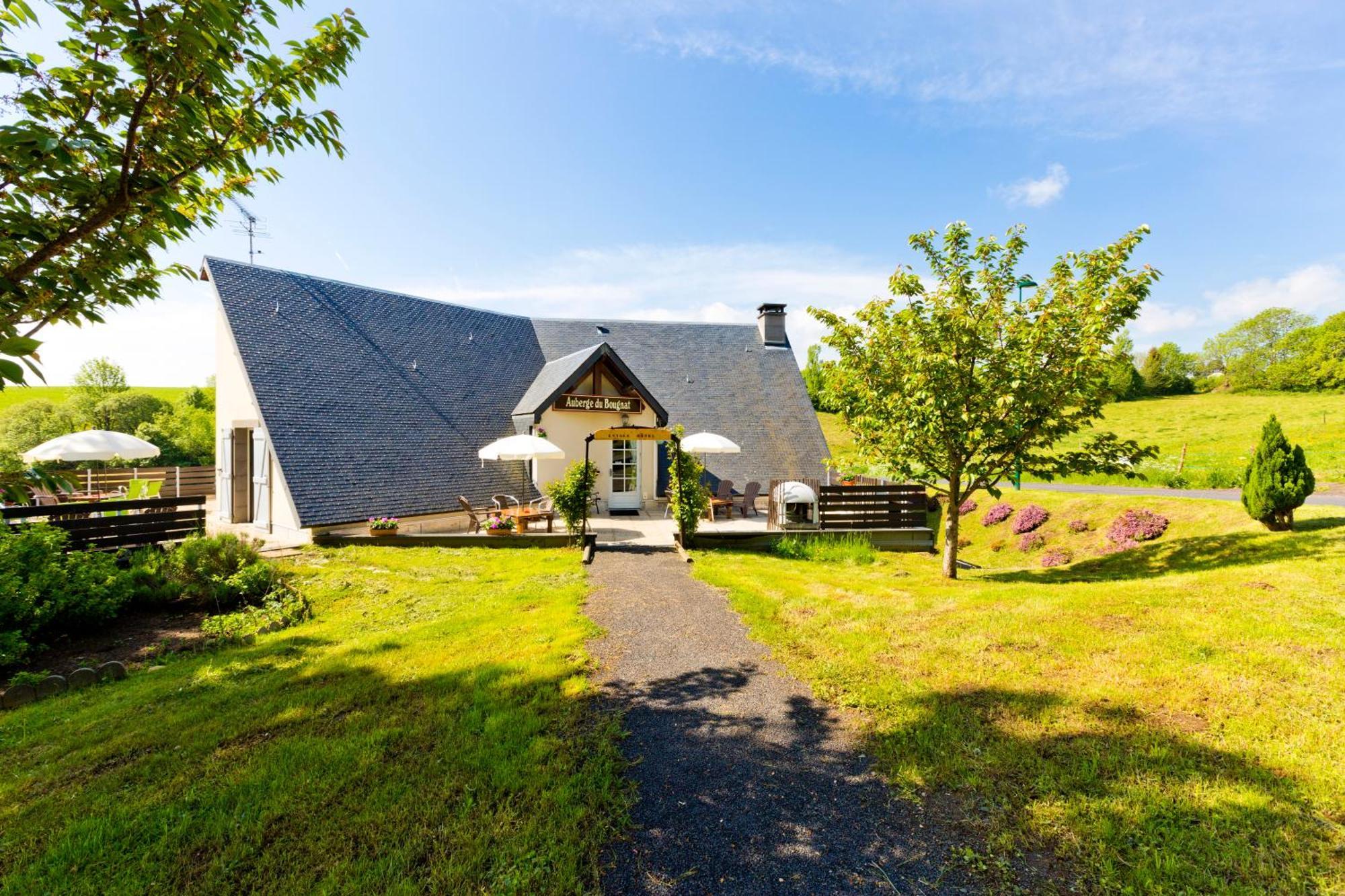 Logis Hotel Restaurant Auberge Du Bougnat Saint-Victor-la-Riviere 外观 照片