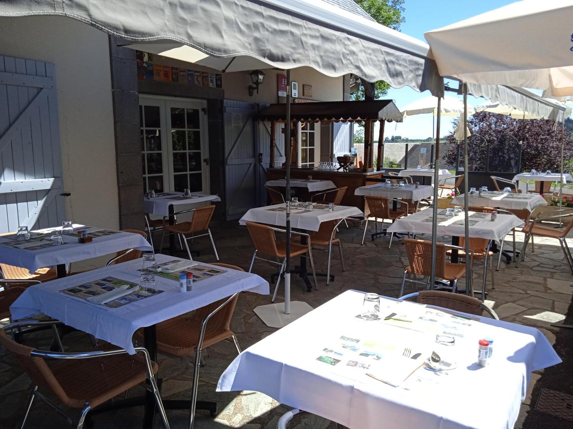 Logis Hotel Restaurant Auberge Du Bougnat Saint-Victor-la-Riviere 外观 照片